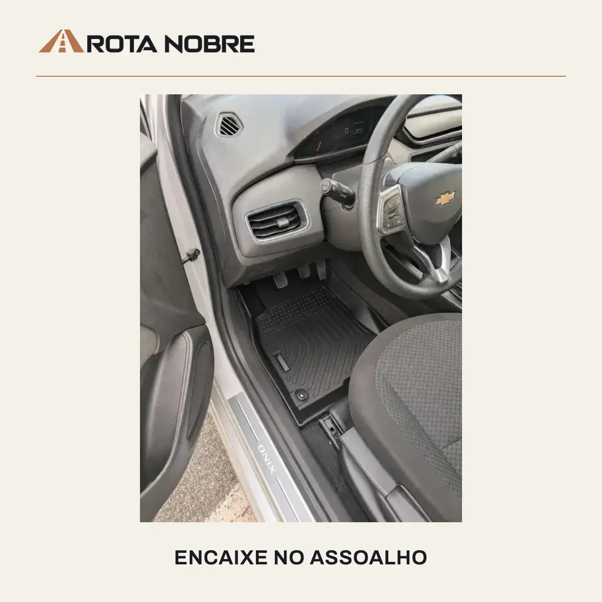 Foto real de cliente: encaixe sob medida no assoalho do Onix